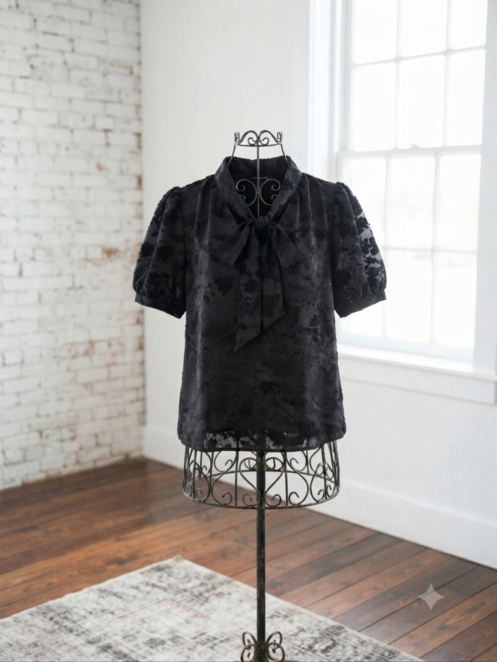 41 Hawthorn Black Floral Tie-Neck Lace Blouse